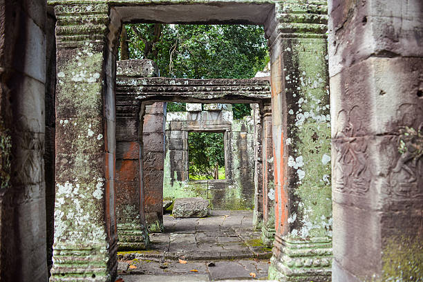 temple relic in Angkor Wat area temple relic in Angkor Wat area lingam yoni stock pictures, royalty-free photos & images