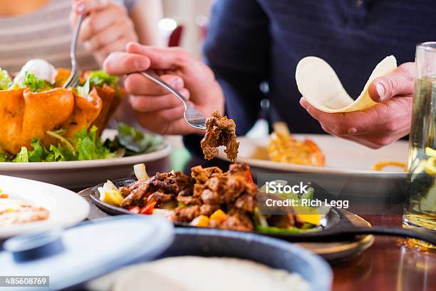 Fajita Jantar - Fotografias de stock e mais imagens de Fajita - Fajita, Comer, Jovem Adulto