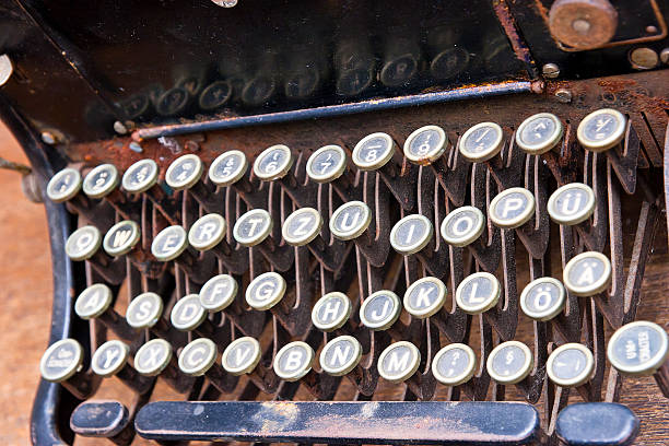 vieux clavier de machine à écrire - number 3 number typewriter key typewriter photos et images de collection