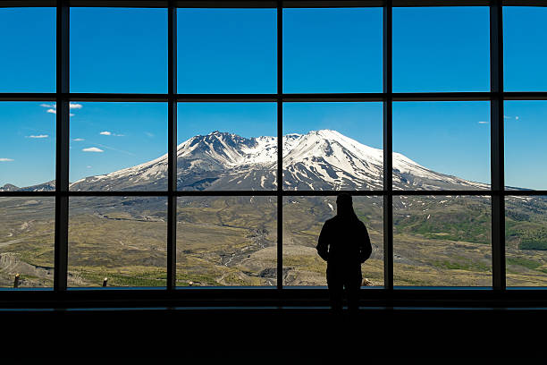 vista del monte st. helens - nature active volcano mt st helens volcano fotografías e imágenes de stock