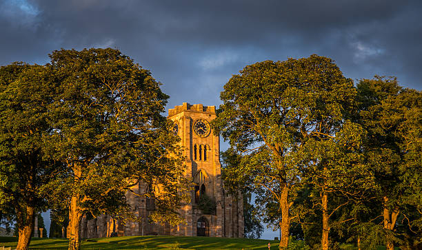 istock Lennoxtown Church in evening sunshine 485611626