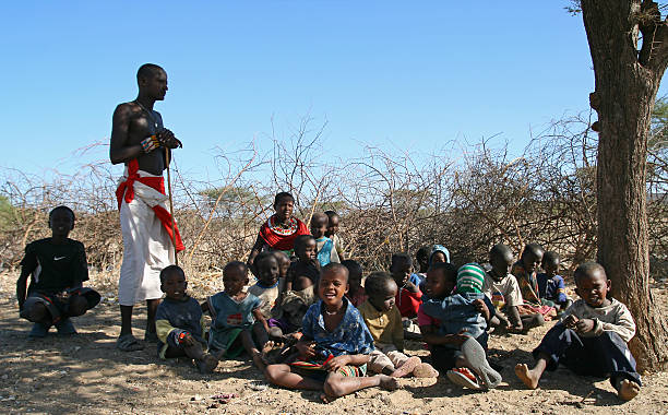 ragazzi a scuola di samburu - africa south africa child african culture foto e immagini stock