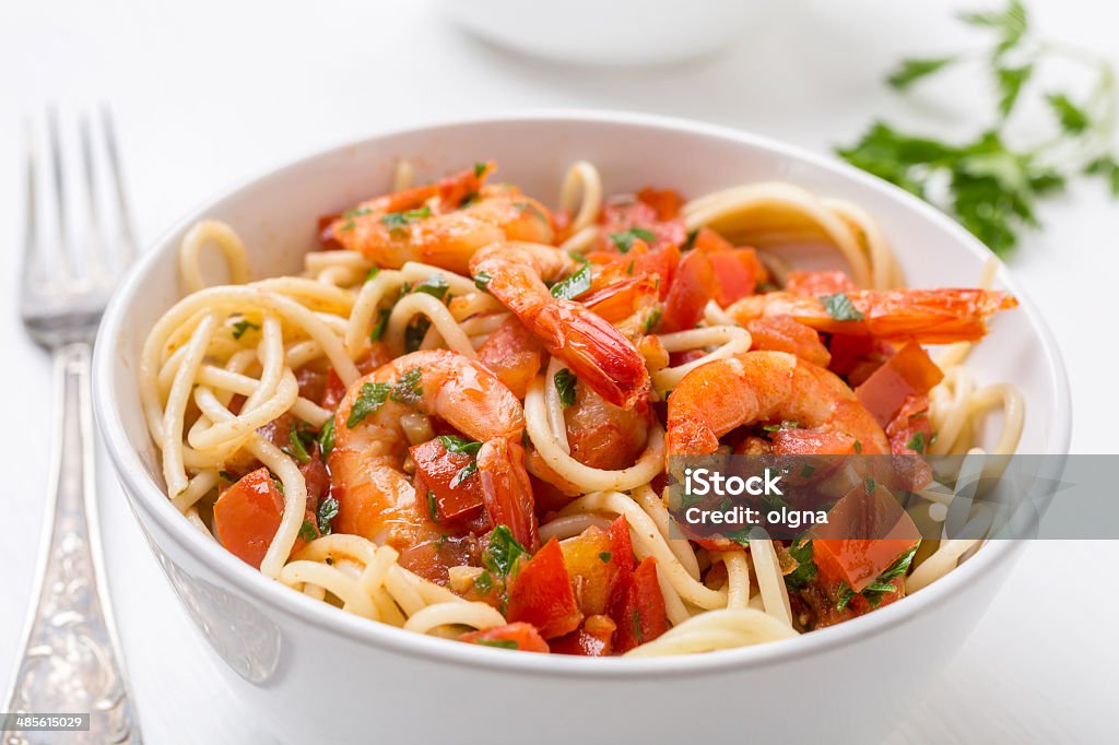 Camarão e espaguete com tomate picante - Foto de stock de Almoço royalty-free