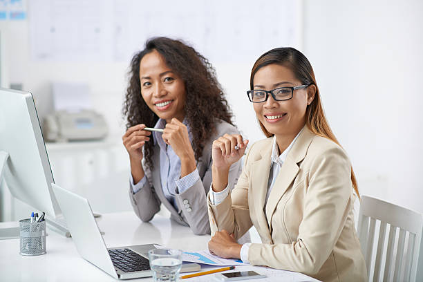 istock Pretty business women 485622504
