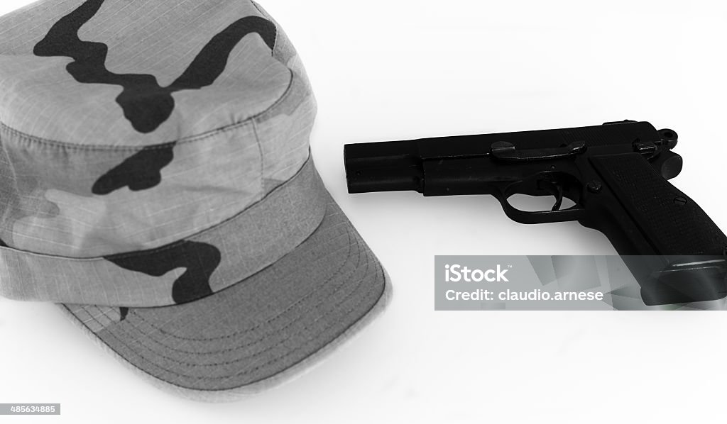 Pistol com tampa.  Preto e Branco - Royalty-free Antigo Foto de stock