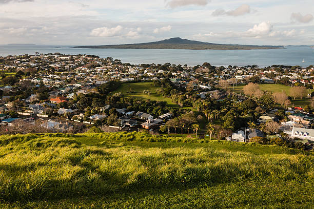 istock Devonport and Rangitoto Island at sunset 485647118