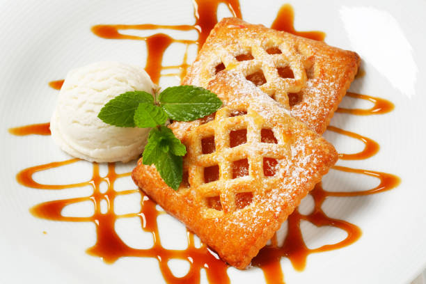 istock Little apricot pies with ice cream 485649969