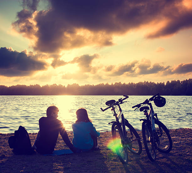 istock Couple with Bicycles Relaxing at Sunset 485652115