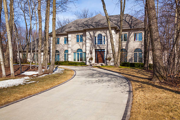 istock Impressive Brick Mansion Home With Circular Drive 485652851