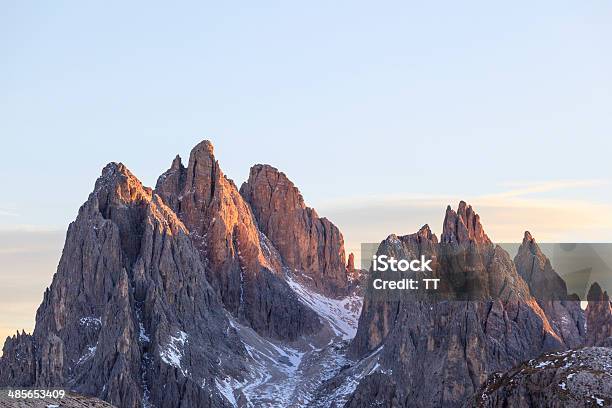 Photo libre de droit de Cimes Ensoleillées Peaks banque d'images et plus d'images libres de droit de Abrupt - Abrupt, Alpes européennes, Aube