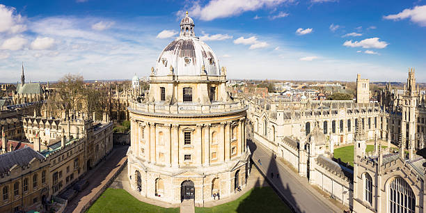 istock Historic Oxford cityscape 485660894