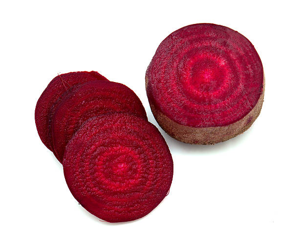 taglio di barbabietola - beet common beet isolated red foto e immagini stock