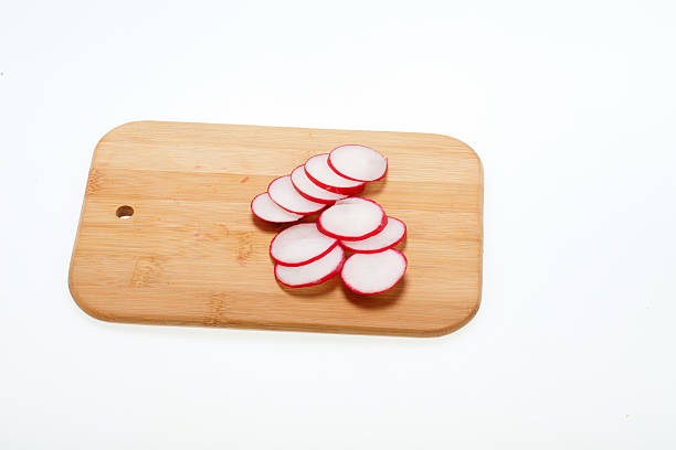 rábano al jardín - radish vegetable portion circle fotografías e imágenes de stock