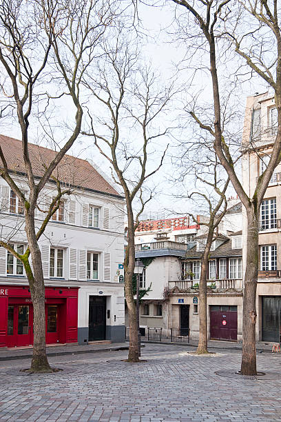istock paris montmartre street 07 485675707