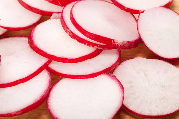 rábano al jardín - radish vegetable portion circle fotografías e imágenes de stock