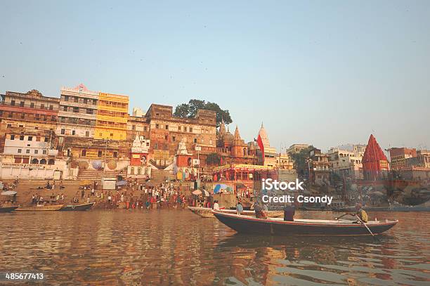 Varanasi Heiliger Ort Des Ganges Stockfoto und mehr Bilder von Architektur - Architektur, Armut, Asien