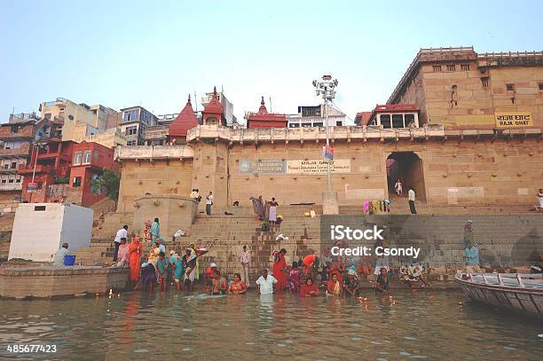 Varanasi Luogo Sacro Del Gange - Fotografie stock e altre immagini di Acqua - Acqua, Ambientazione esterna, Architettura