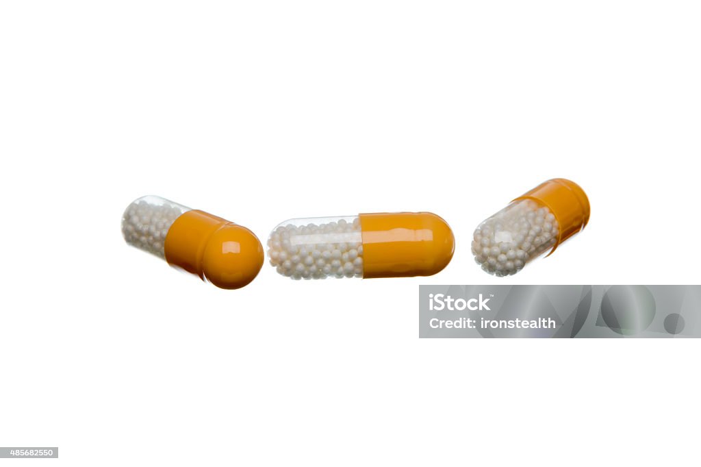 Pillole capsula isolato su sfondo bianco - Foto stock royalty-free di 2015