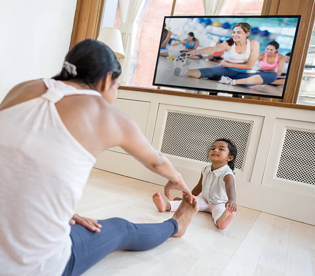 woman exercising at home and watching the baby - mother exercising baby dieting imagens e fotografias de stock