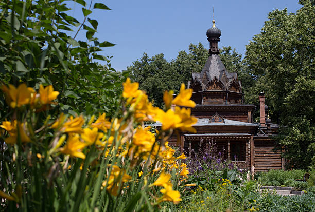 istock Russian wooden orthodox church 485727496