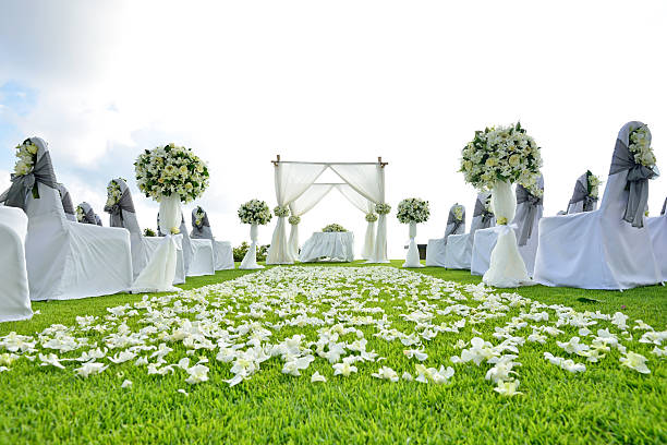 disposición para bodas en phuket, tailandia - wedding venue fotografías e imágenes de stock