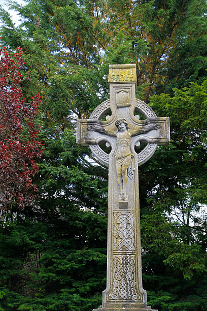 istock Celtic cross in Ireland 485733282
