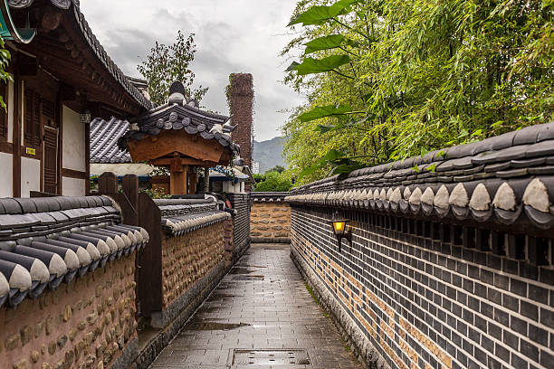 istock Hanok Village on a Rainy Day 485746810