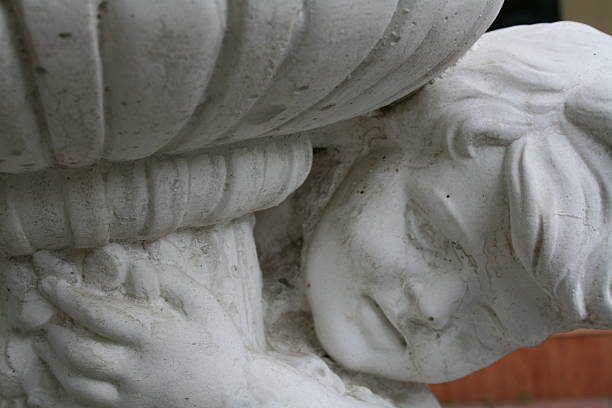 istock Sculpture of a Child 485751724