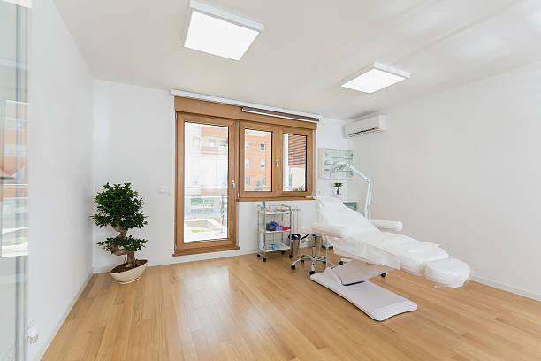 istock Treatment room in beauty clinic 485761700
