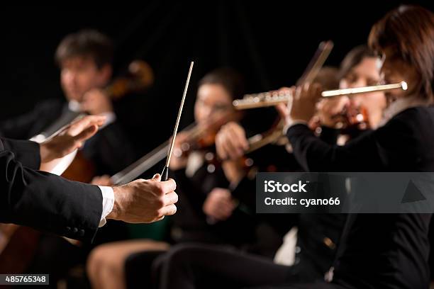 Dirigent Regie Symphony Orchestra Stockfoto und mehr Bilder von Orchester - Orchester, Dirigent, Bühne
