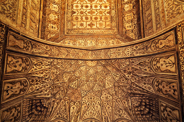 istock Ceiling of Red Fort, Agra, India 485775037