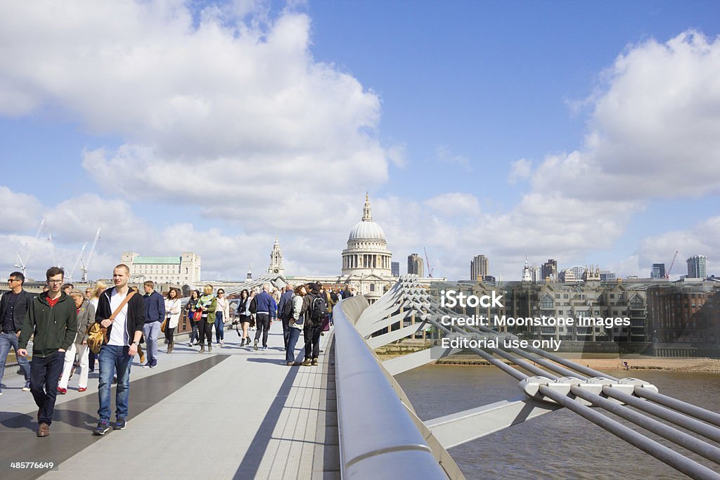 Puente del milenio en Londres, Inglaterra - Foto de stock de Aire libre libre de derechos