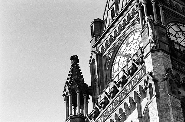 torre do relógio de paz - parliament hill imagens e fotografias de stock