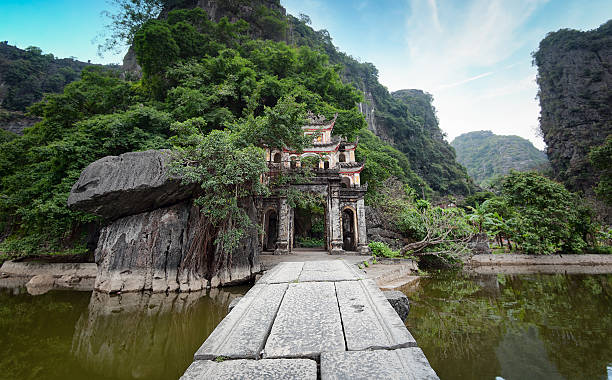 istock Bich Dong Pagoda in Ninh Binh, Vietnam 485800652