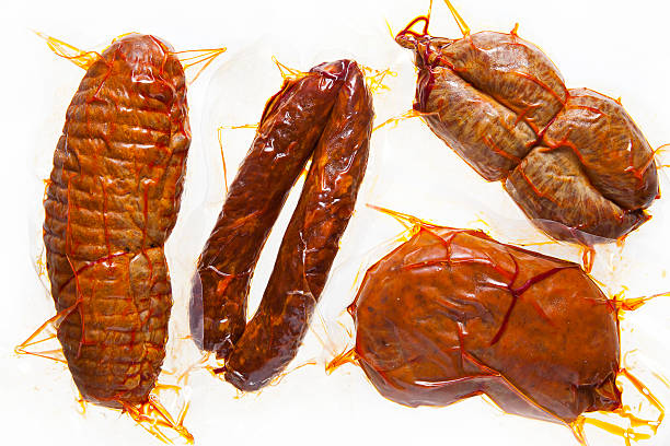 deli meats. vários tipos de seca salame: sopressata, chorizo, n - salami chorizo sausage sopressata imagens e fotografias de stock