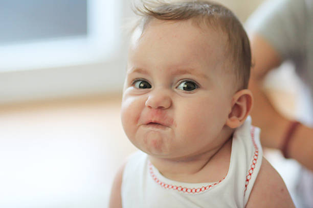 angry bebé cara - sulking fotografías e imágenes de stock