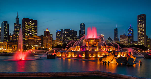 istock Buckingham Fountain and Skyline 485818300