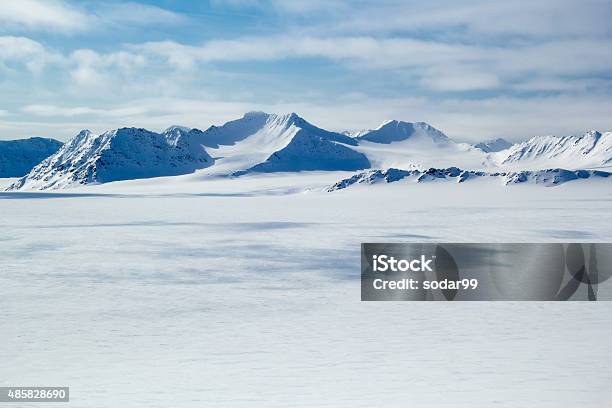北極圏で春の South スピッツベルゲンます - 北極のストックフォトや画像を多数ご用意 - 北極, 氷, 雪
