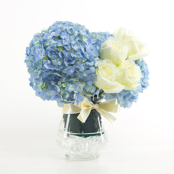 istock Flower bouquet in vase isolated. 485831764