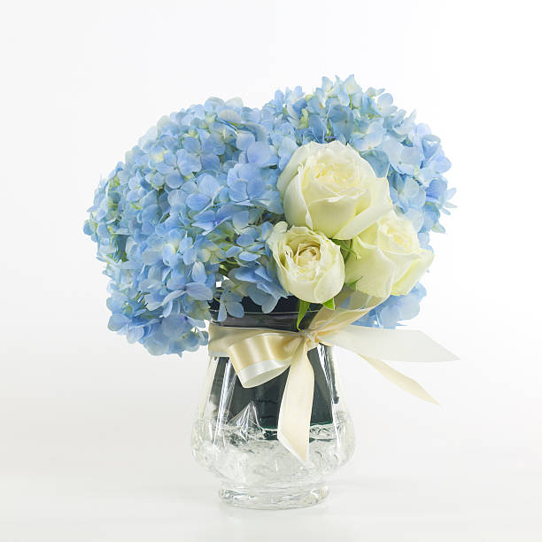 istock Flower bouquet in vase isolated. 485836618