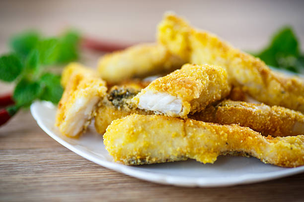 pescado frito - prepared fish cooked dinner mackerel fotografías e imágenes de stock