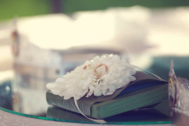 istock Gold wedding ring on white flower 485847772