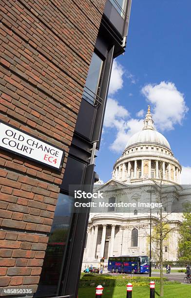 Old Cambio Court En Peters Hill London Foto de stock y más banco de imágenes de Aire libre - Aire libre, Arquitectura, Catedral