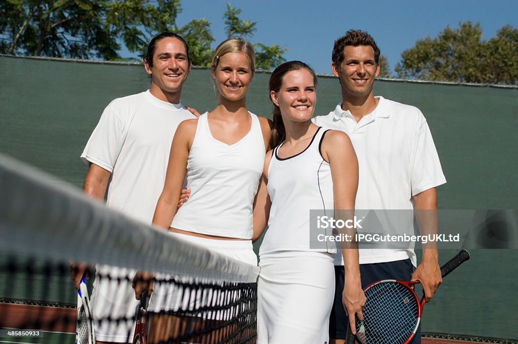 Gemischtes Doppel Tennis Spieler im Netz - Lizenzfrei 20-24 Jahre Stock-Foto