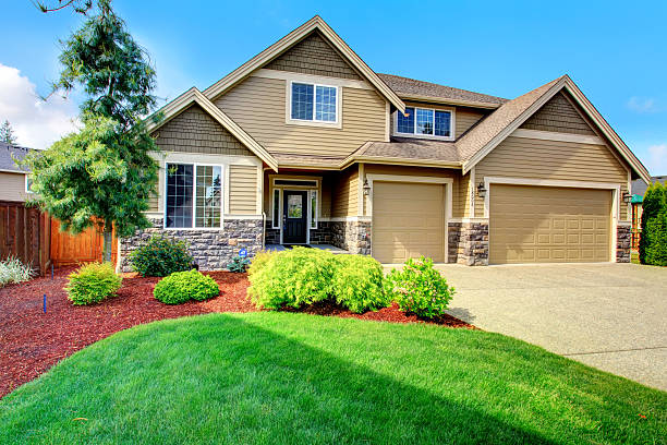istock Luxury house ith beautiful curb appeal 485853027