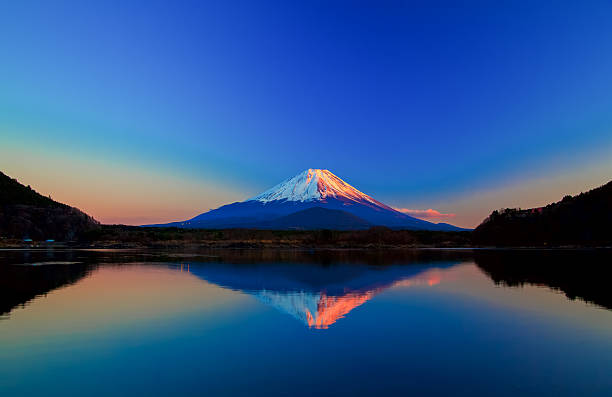istock Inverted image of Mount Fuji at sunrise 485854811