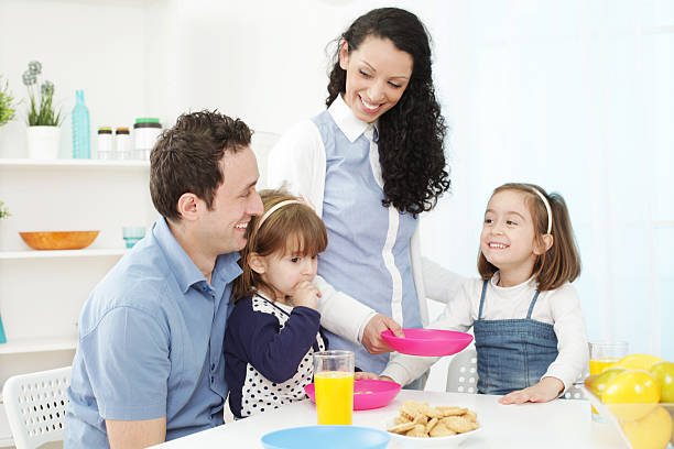 istock Family heaving cereals for breakfast 485863083