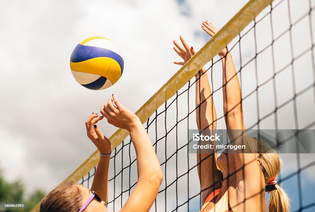 Vôlei de praia duelo na Internet - Foto de stock de Voleibol royalty-free