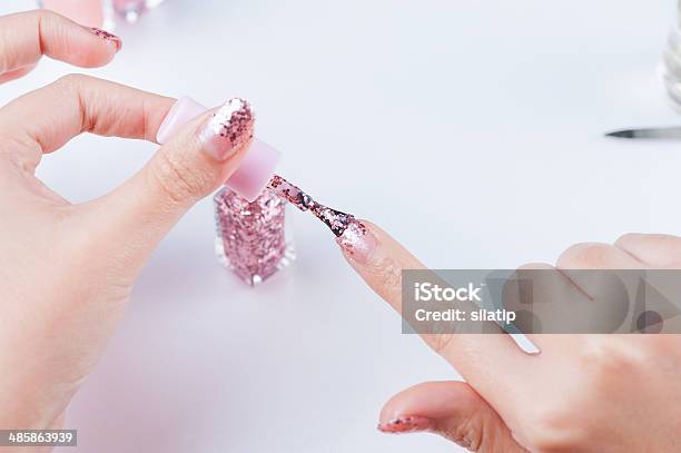 Foto de Tinta De Unhas e mais fotos de stock de Adolescente - Adolescente, Adolescentes Meninas, Adulto