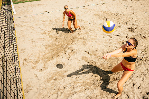 voleibol de praia - beach body ball volleyball imagens e fotografias de stock